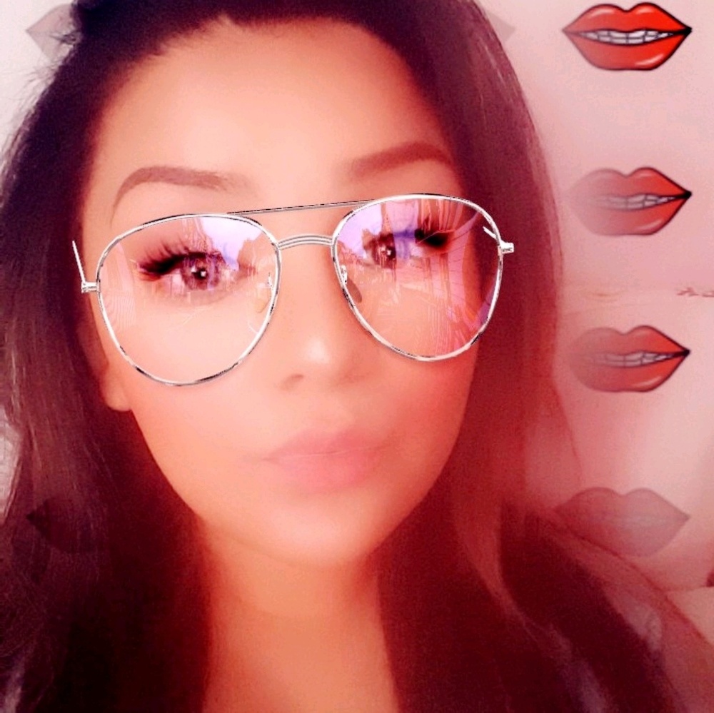 Meet your Posher, Yesenia
